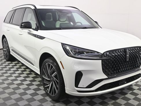 New 2026 Lincoln Aviator Black Label w/ Jet Appearance Package image 8