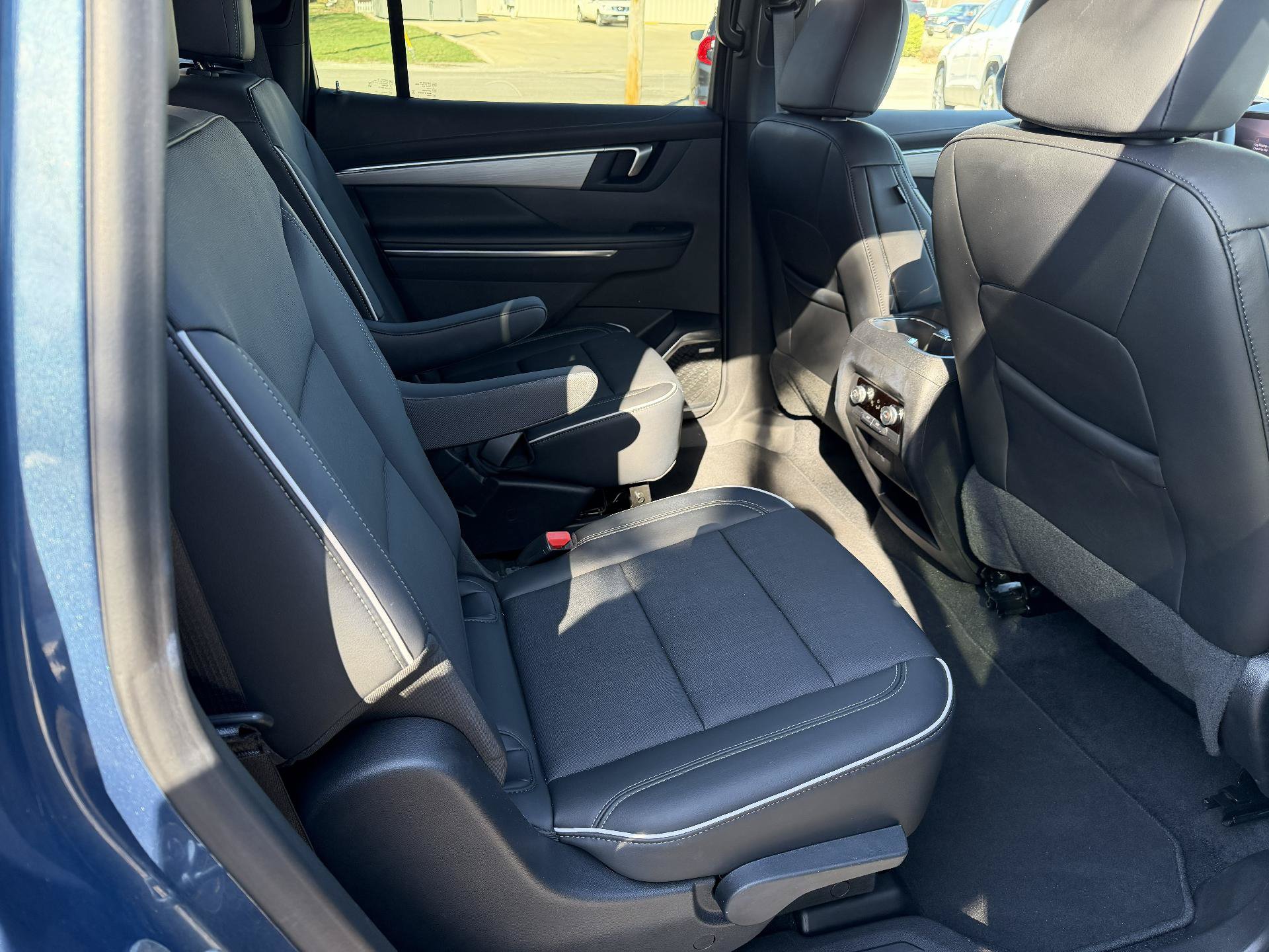 Used 2025 Buick Enclave Preferred AWD/4WD image 19