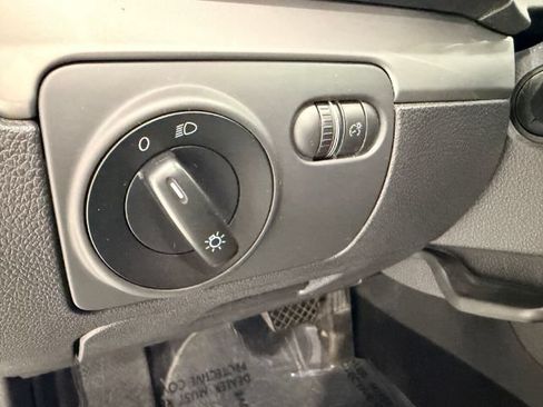 Used 2013 Volkswagen Golf 4-Door FWD image 18