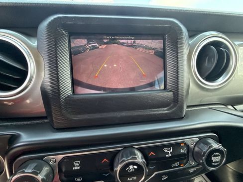 Used 2020 Jeep Wrangler Unlimited Sahara AWD/4WD image 23