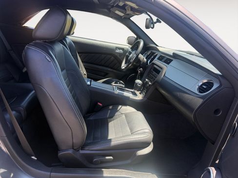 Used 2011 Ford Mustang Premium w/ 203A Rapid Spec Order Code RWD image 19