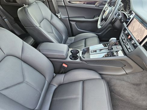 Certified 2026 Porsche Macan image 15