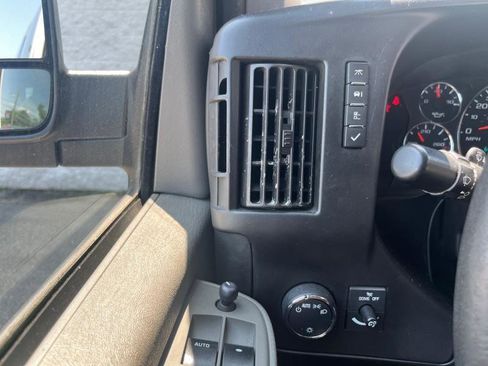 Used 2018 Chevrolet Express 2500 LT w/ LT Preferred Equipment Group image 20