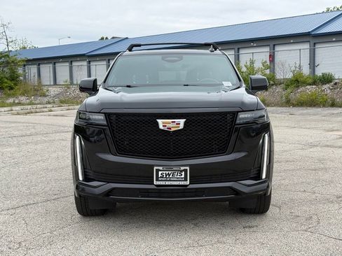 Used 2023 Cadillac Escalade Sport Platinum AWD/4WD image 3