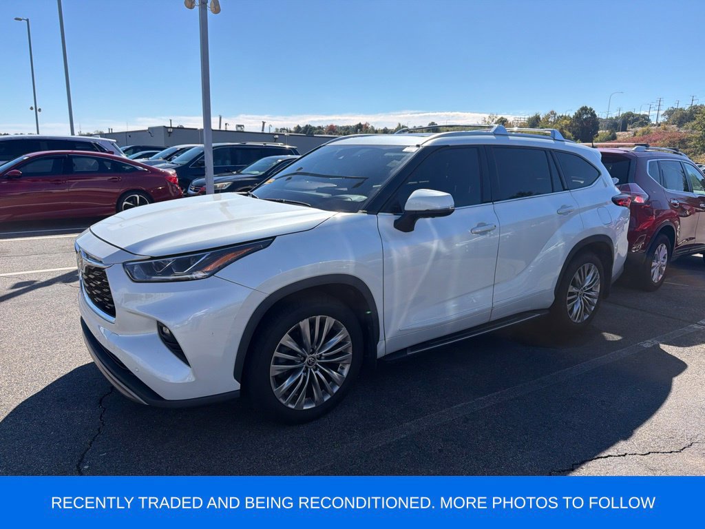 Used 2022 Toyota Highlander Platinum AWD/4WD image 3