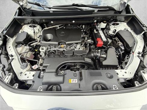 Used 2019 Toyota RAV4 XLE w/ Carpet Mat Package AWD/4WD image 18