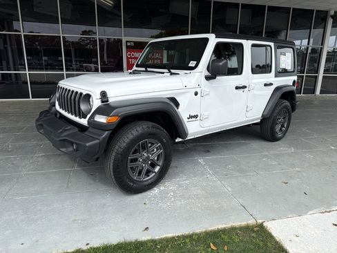 Used 2025 Jeep Wrangler Sport S image 4