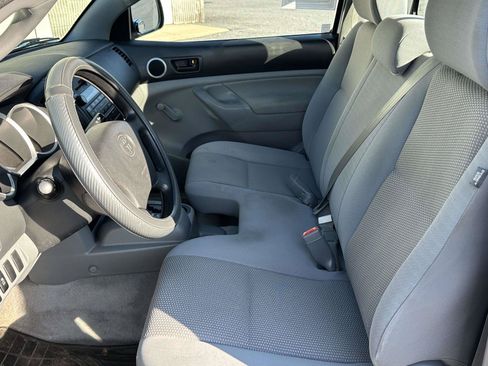 Used 2011 Toyota Tacoma 2WD Regular Cab image 7