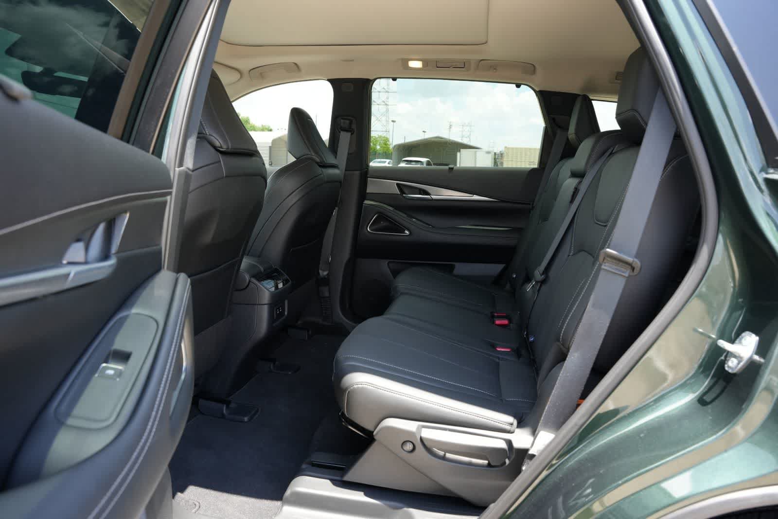 Certified 2026 INFINITI QX60 Luxe w/ Cargo Package FWD image 17