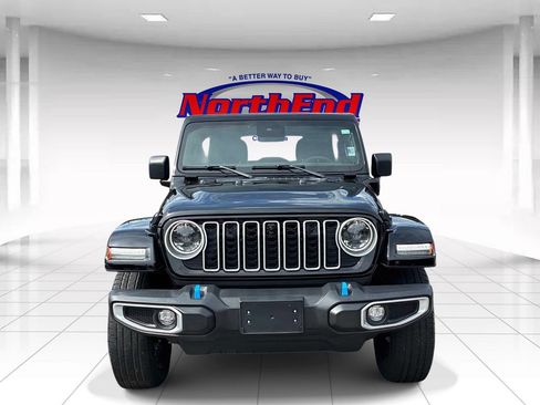 Used 2024 Jeep Wrangler Unlimited Sahara w/ Technology Group AWD/4WD image 2