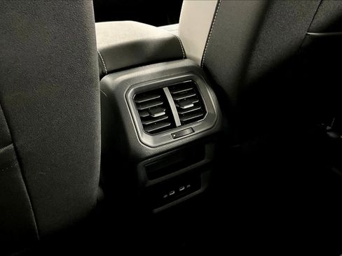 New 2026 Volkswagen Taos SE image 16