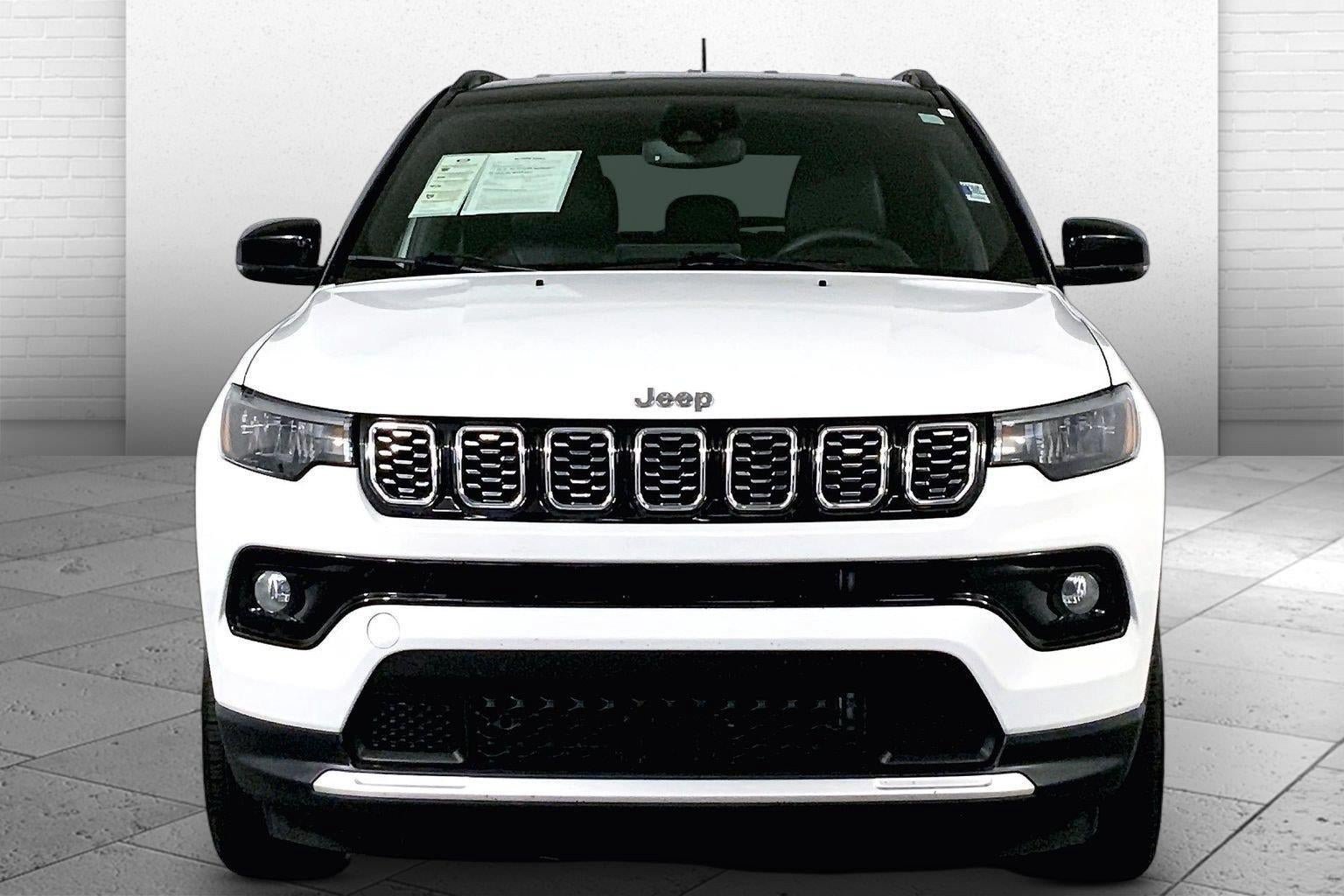 Used 2025 Jeep Compass Limited AWD/4WD image 2