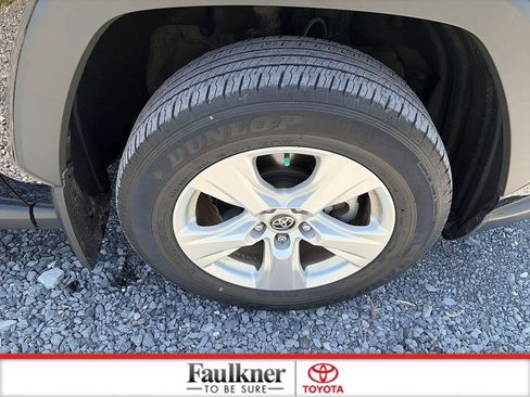 Used 2021 Toyota RAV4 XLE w/ XLE Grade Weather Package AWD/4WD image 14