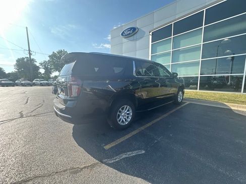 Used 2021 Chevrolet Suburban LT AWD/4WD image 4
