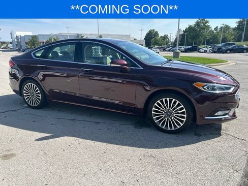 Used 2017 Ford Fusion SE w/ Fusion SE Technology Package FWD image 4