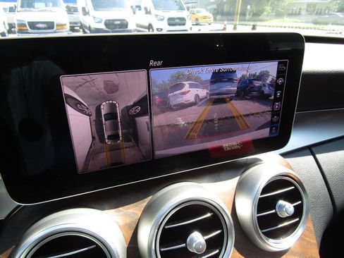 Used 2020 Mercedes-Benz C 300 4MATIC Sedan image 11