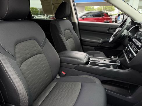 Used 2025 Nissan Pathfinder SV image 23