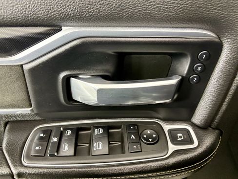 Used 2022 RAM 2500 Laramie w/ Night Edition image 13