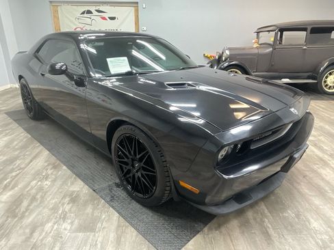 Used 2009 Dodge Challenger SRT8 RWD image 12