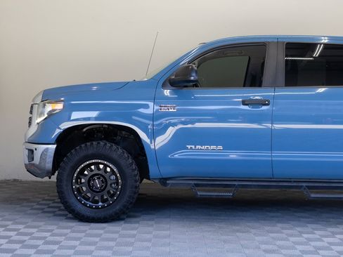 Used 2019 Toyota Tundra SR5 w/ SR5 Convenience Package image 8