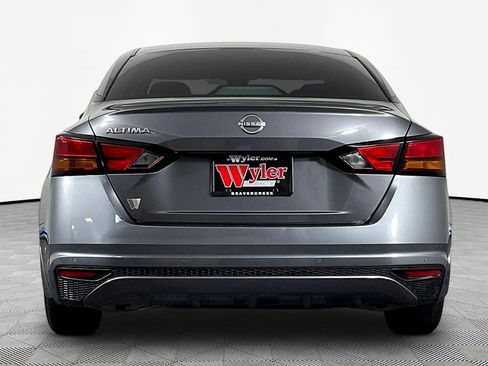 Used 2024 Nissan Altima 2.5 S FWD image 5