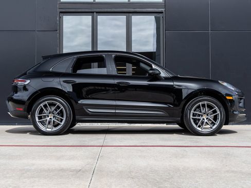Certified 2026 Porsche Macan AWD/4WD image 12