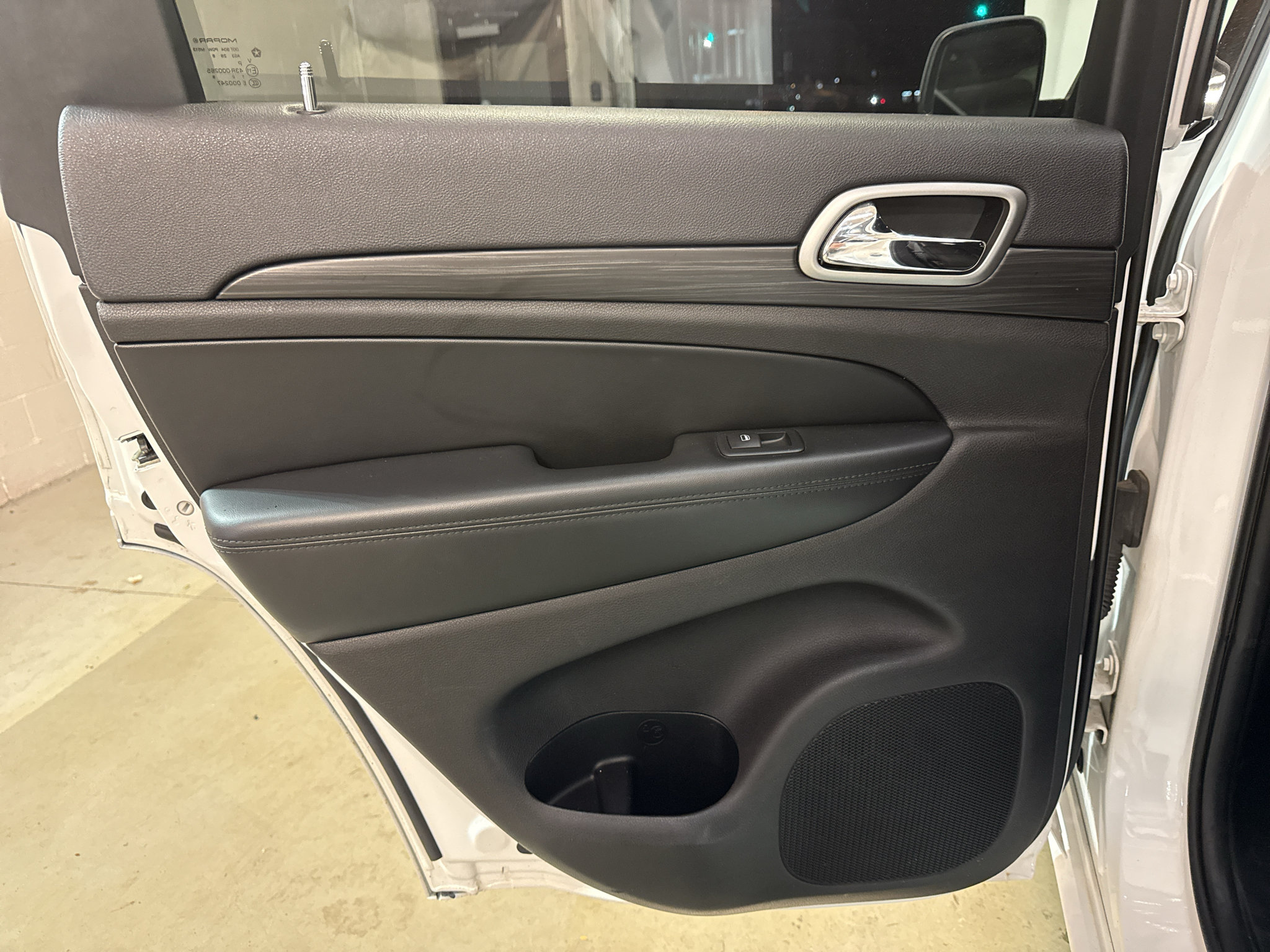 Used 2019 Jeep Grand Cherokee Altitude AWD/4WD image 30
