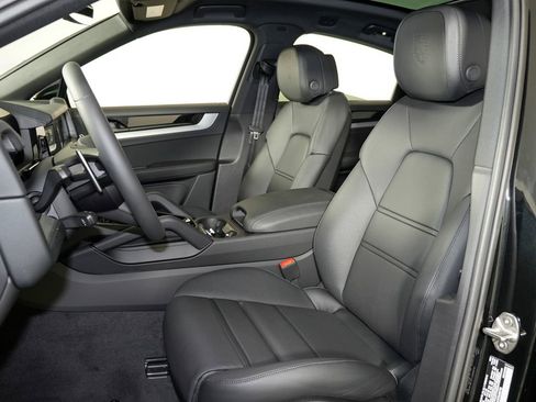 New 2026 Porsche Cayenne Coupe AWD/4WD image 5