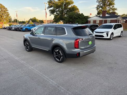 Used 2025 Kia Telluride S FWD image 3