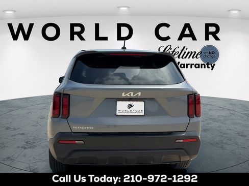 Used 2023 Kia Sorento LX FWD image 4