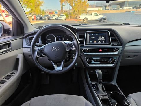 Used 2018 Hyundai Sonata SE FWD image 11