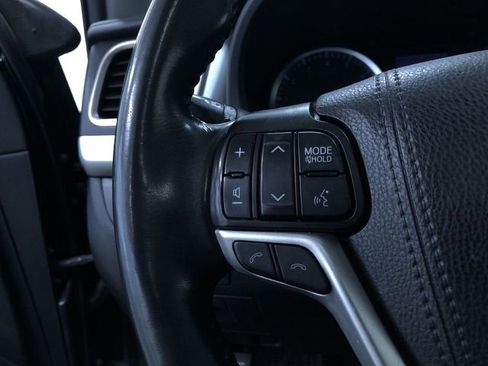 Used 2019 Toyota Highlander XLE image 25