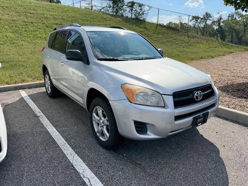 Used 2012 Toyota RAV4 FWD w/ Upgrade Value Pkg image 2
