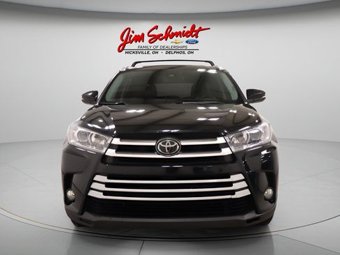Used 2017 Toyota Highlander XLE AWD/4WD image 3