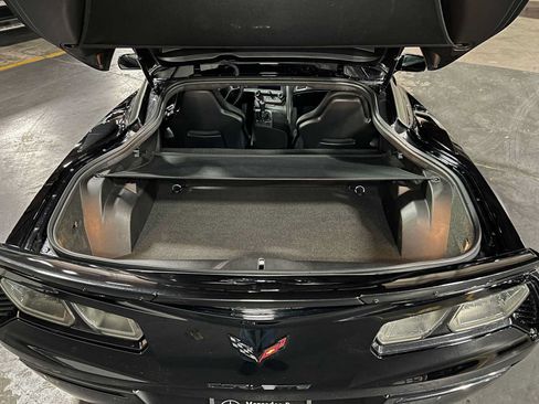 Used 2015 Chevrolet Corvette Z06 w/ 3LZ Preferred Equipment Group RWD image 16