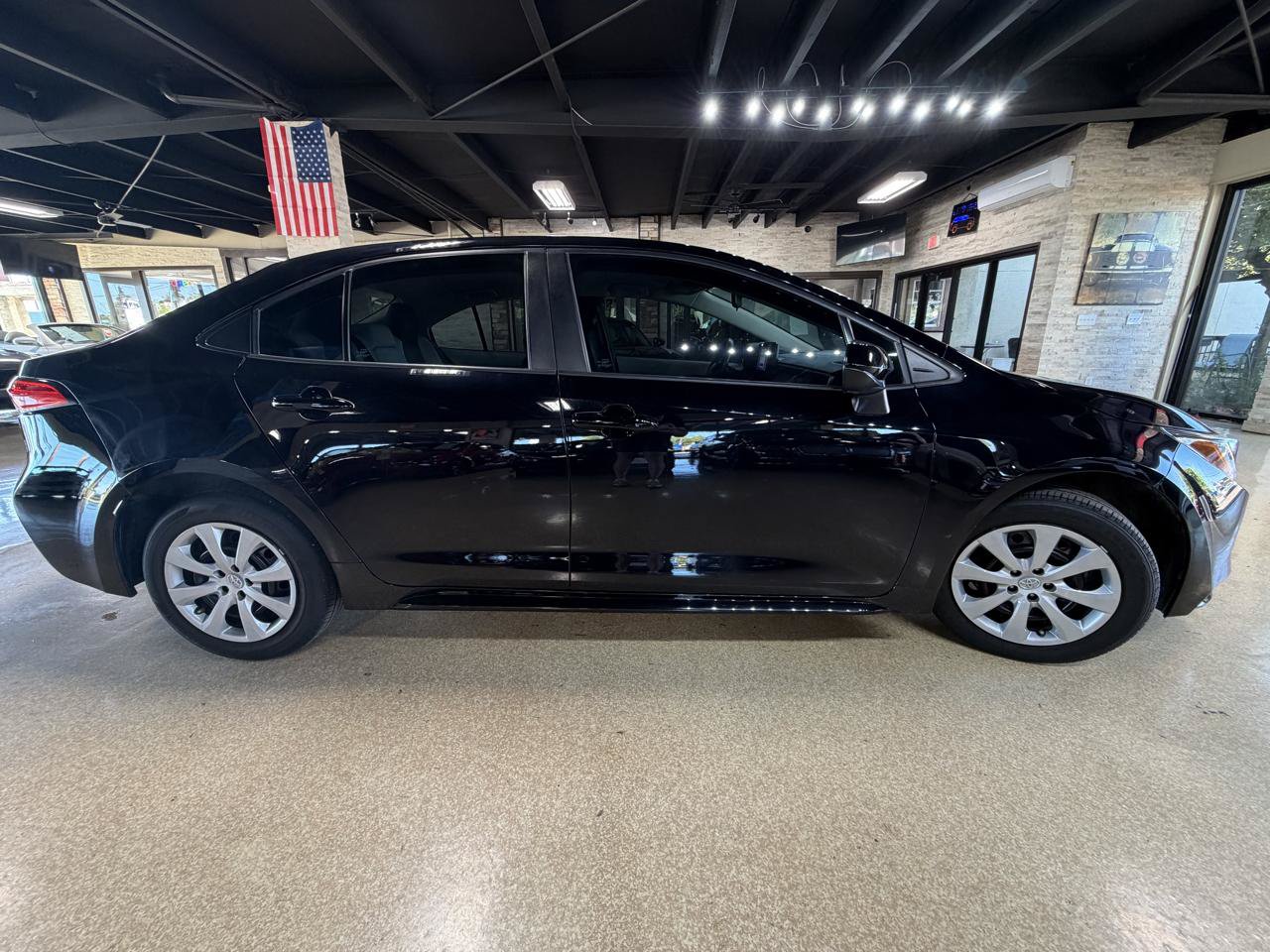 Used 2023 Toyota Corolla LE FWD image 10