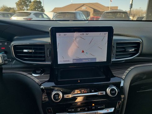 Used 2023 Ford Explorer Limited image 17