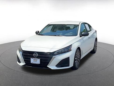 Used 2025 Nissan Altima 2.5 SV FWD image 7