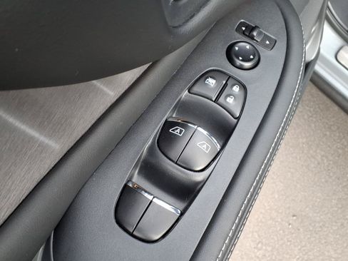 Used 2024 Nissan Murano SL FWD image 14