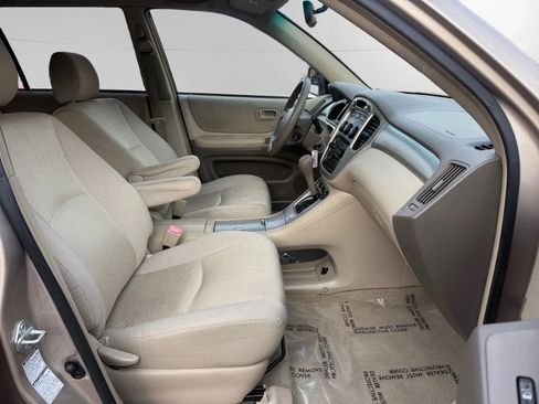 Used 2005 Toyota Highlander 4WD V6 w/ 3rd Row image 19