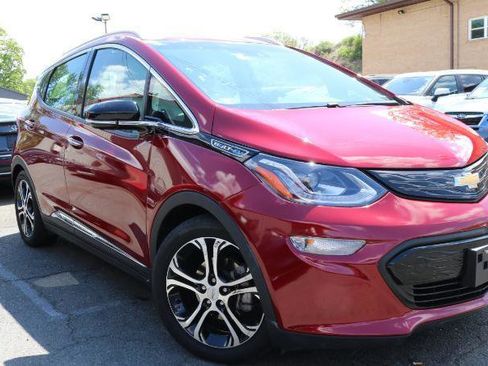 Used 2021 Chevrolet Bolt Premier w/ Infotainment Package FWD image 3