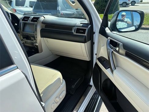 Used 2021 Lexus GX 460 Premium image 28
