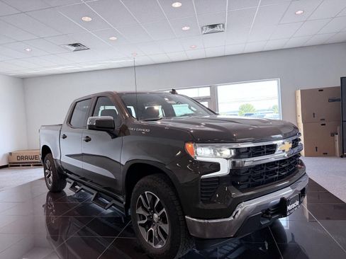 Used 2023 Chevrolet Silverado 1500 LT AWD/4WD image 8