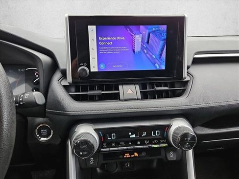 Used 2025 Toyota RAV4 XLE AWD/4WD image 15
