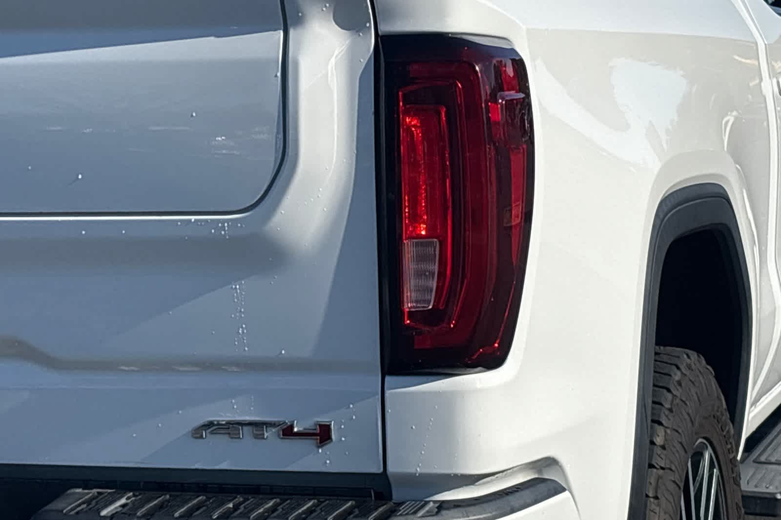Used 2020 GMC Sierra 1500 AT4 w/ AT4 Premium Package AWD/4WD image 12