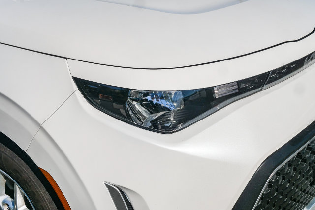Used 2025 Kia Soul LX w/ LX Technology Package FWD image 11