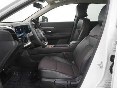 Used 2025 Nissan Kicks SR image 22