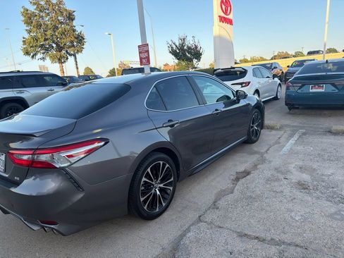 Used 2018 Toyota Camry SE FWD image 4