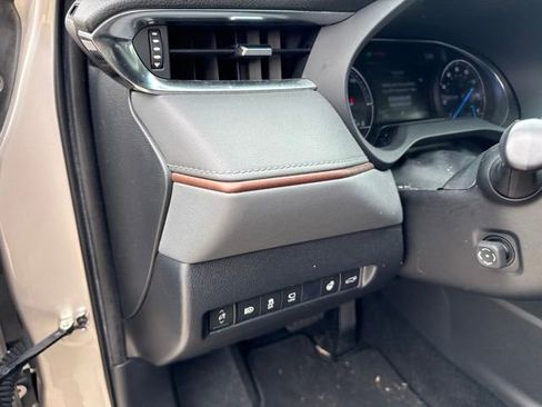 Used 2021 Toyota Venza Limited AWD/4WD image 14