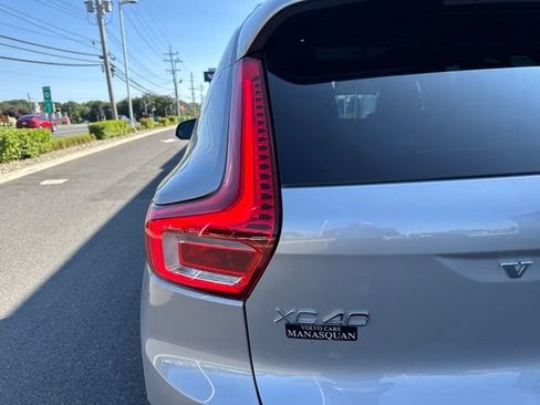 Certified 2025 Volvo XC40 B5 Plus AWD/4WD image 10